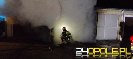 Pożar garażu w Kluczborku - jedna osoba ranna