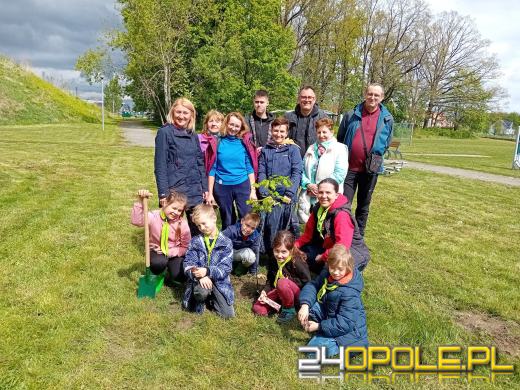 Opolanie aktywnie włączyli się w akcję sprzątania świętując Dzień Ziemi