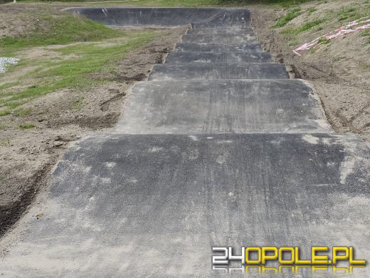 Nowy pumptrack dla młodych mieszkańców Półwsi już prawie gotowy