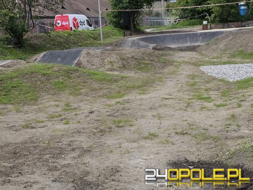 Nowy pumptrack dla młodych mieszkańców Półwsi już prawie gotowy