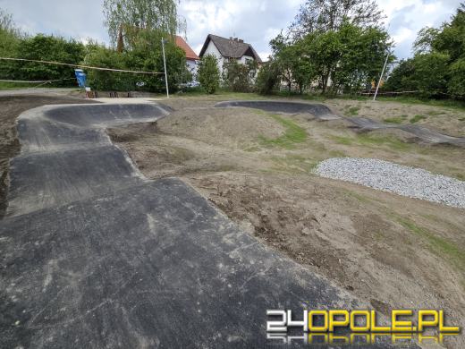 Nowy pumptrack dla młodych mieszkańców Półwsi już prawie gotowy