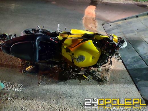 Motocyklista w stanie ciężkim po zderzeniu z samochodem