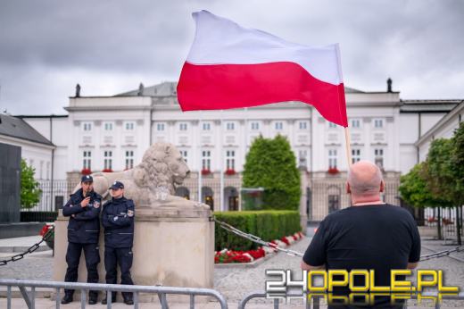 "Rządy Tuska kontynuują rządy Morawieckiego". Pół miliarda znika z KPO
