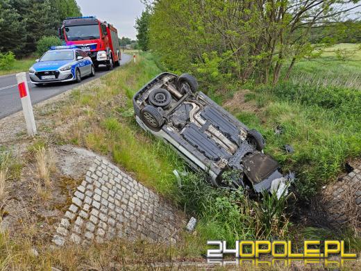 Kierowca podróż zakończył w rowie