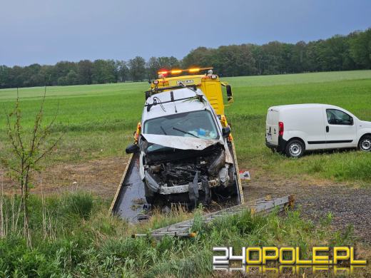 Kierowca podróż zakończył w rowie
