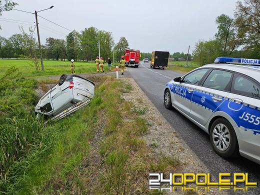 Kierowca podróż zakończył w rowie