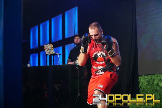 Zamienili drogie zegarki na rękawice bokserskie