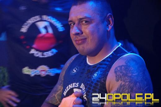 Zamienili drogie zegarki na rękawice bokserskie