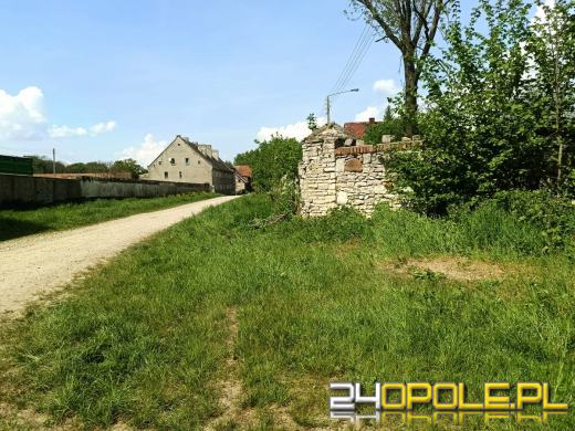  Kompletnie pijani jechali quadem - jazdę zakończyli na betonowym murze