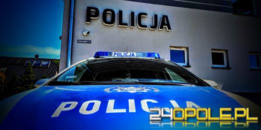 Agresorzy zmusili 14-latka do oddania telefonu dusząc go i szarpiąc