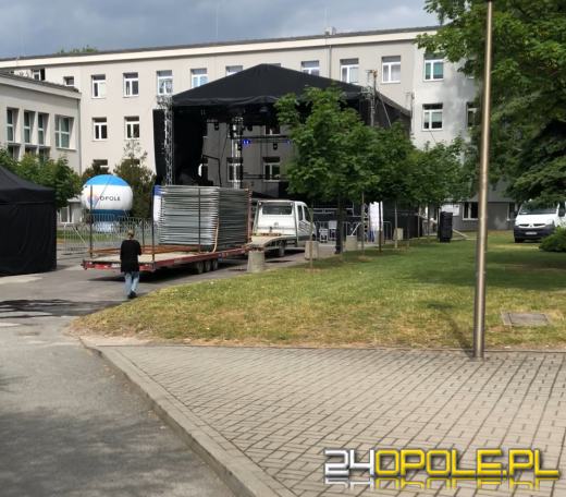Kampus UO koncertuje dziś normalnie, lecz z lekkim opóźnieniem