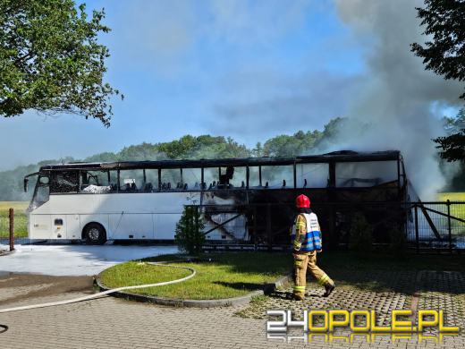 Autobus spłonął w Turawie - na szczęście obyło się bez ofiar