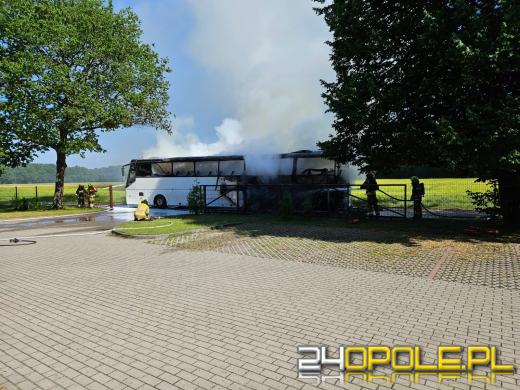Autobus spłonął w Turawie - na szczęście obyło się bez ofiar