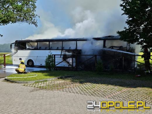 Autobus spłonął w Turawie - na szczęście obyło się bez ofiar