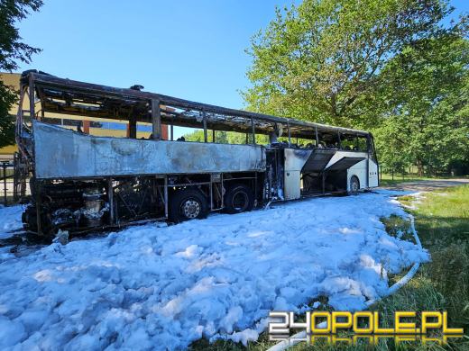 Autobus spłonął w Turawie - na szczęście obyło się bez ofiar