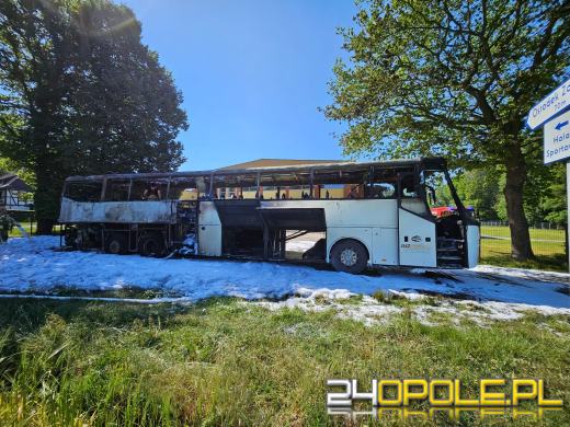 Autobus spłonął w Turawie - na szczęście obyło się bez ofiar