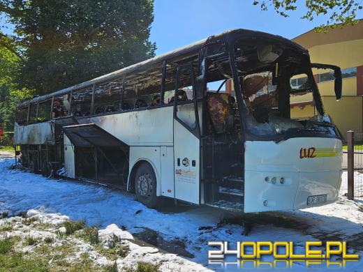 Autobus spłonął w Turawie - na szczęście obyło się bez ofiar