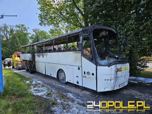 Autobus spłonął w Turawie - na szczęście obyło się bez ofiar