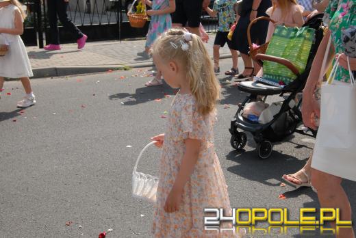 Opolanie na procesji. Boże Ciało i znaczenie święta dla Polaków