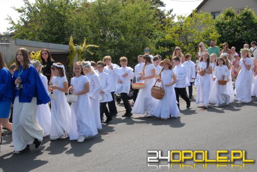 Opolanie na procesji. Boże Ciało i znaczenie święta dla Polaków