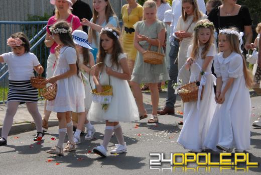 Opolanie na procesji. Boże Ciało i znaczenie święta dla Polaków