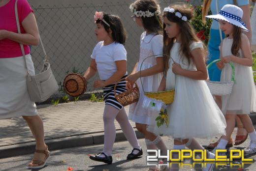 Opolanie na procesji. Boże Ciało i znaczenie święta dla Polaków