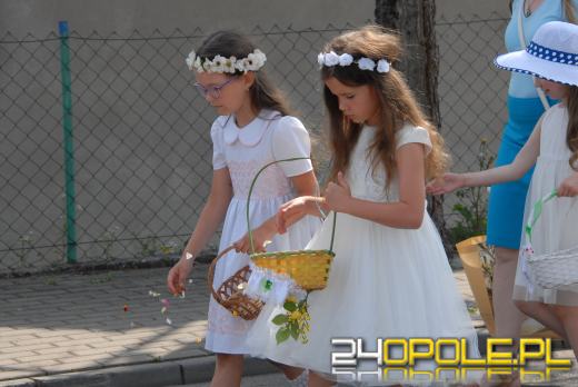 Opolanie na procesji. Boże Ciało i znaczenie święta dla Polaków