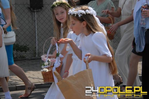 Opolanie na procesji. Boże Ciało i znaczenie święta dla Polaków