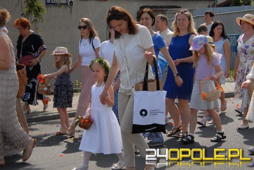 Opolanie na procesji. Boże Ciało i znaczenie święta dla Polaków