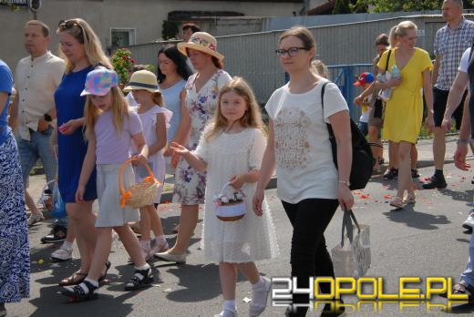 Opolanie na procesji. Boże Ciało i znaczenie święta dla Polaków