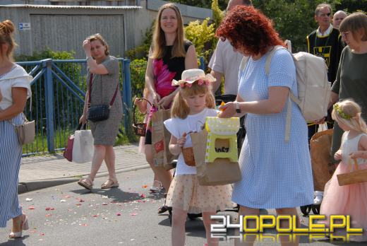 Opolanie na procesji. Boże Ciało i znaczenie święta dla Polaków