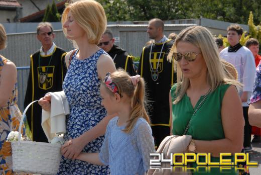 Opolanie na procesji. Boże Ciało i znaczenie święta dla Polaków