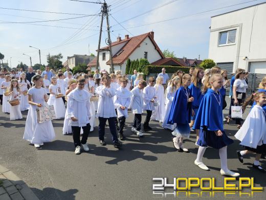 Opolanie na procesji. Boże Ciało i znaczenie święta dla Polaków