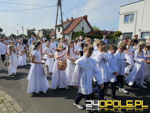 Opolanie na procesji. Boże Ciało i znaczenie święta dla Polaków