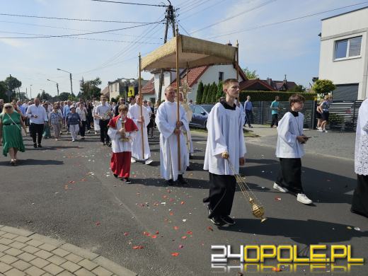 Opolanie na procesji. Boże Ciało i znaczenie święta dla Polaków