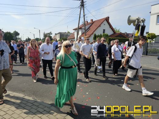 Opolanie na procesji. Boże Ciało i znaczenie święta dla Polaków