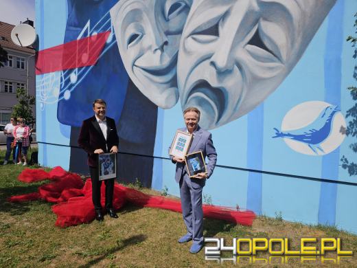 Oficjalne odsłonięcie muralu w Opolu: Michał Bajor w centrum uwagi