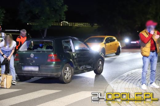 Wypadek motocyklisty na Niemodlińskiej. Jedna osoba w szpitalu 