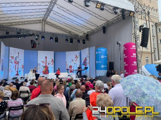Był deszcz, wywalczyli słońce. Drugi dzień w Kawiarence z Gwiazdami