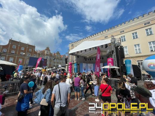 Był deszcz, wywalczyli słońce. Drugi dzień w Kawiarence z Gwiazdami