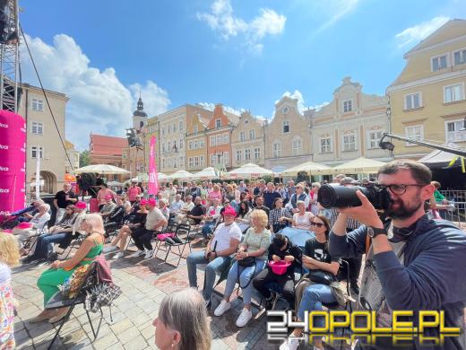 Był deszcz, wywalczyli słońce. Drugi dzień w Kawiarence z Gwiazdami