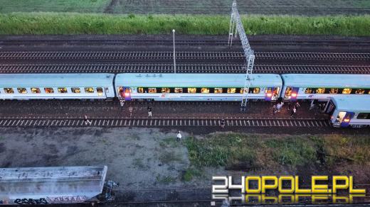 Awaria linii trakcyjnej na stacji Opole Zachodnie. Pasażerowie muszą czekać