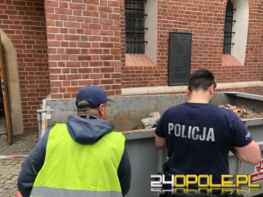 Ludzkie szczątki w kontenerze na śmieci