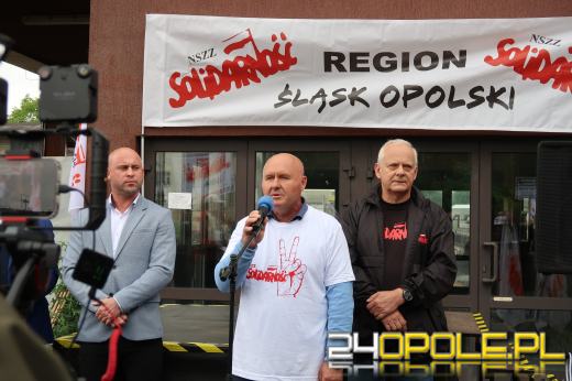 Kilkaset osób manifestowało przeciwko likwidacji Walcowni Rur Andrzej