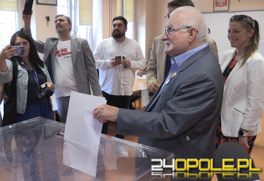 Lech Wałęsa oddał swój głos w wyborach w Opolu