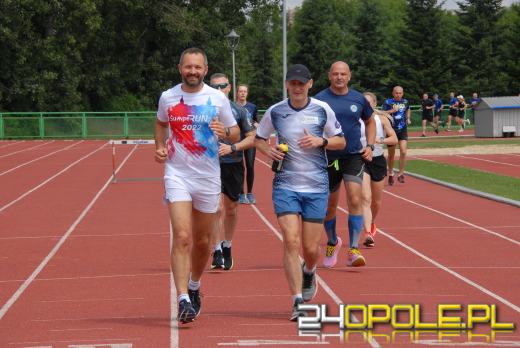 Charytatywnie pobiegli dla Fundacji Pomocy Wdowom i Sierotom po Poległych Policjantach