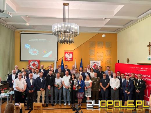 Światowy Dzień Krwiodawstwa i wręczenie odznak "Honorowy Dawca Krwi"