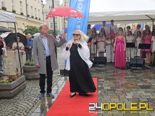 Magda Umer odsłoniła swoją gwiazdę w Alei Gwiazd Polskiej Piosenki