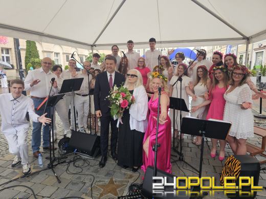 Magda Umer odsłoniła swoją gwiazdę w Alei Gwiazd Polskiej Piosenki