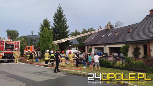 Pożar poddasza. Na dachu była instalacja fotowoltaiczna 